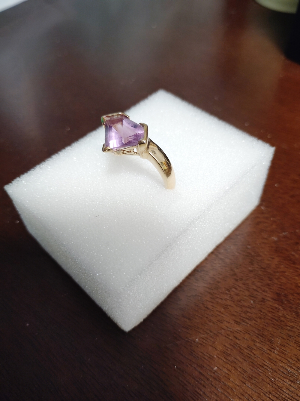 Amethyst RingTitle: Vintage 925 Gold Amethyst Shield Cut Statement Ring - Picture 3 of 10